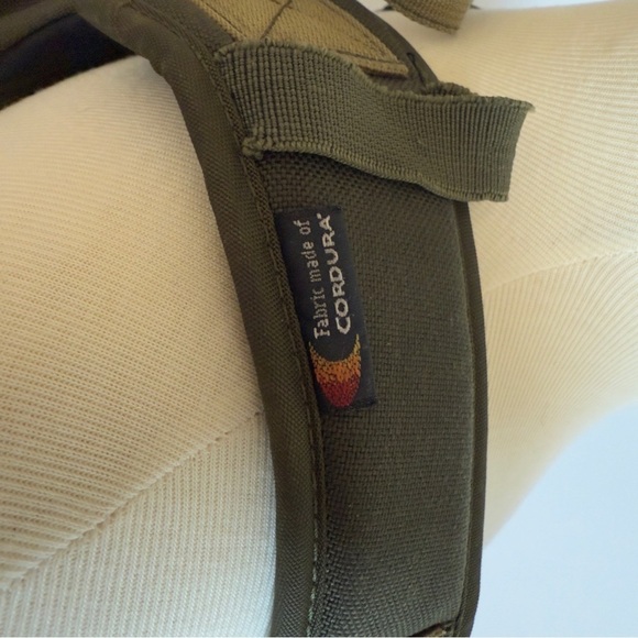 Camelbak Vtg Hydration backpack in military green 3L - Picture 6 of 8